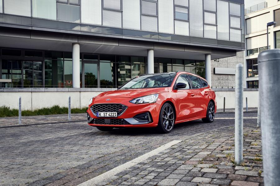  Ford Focus ST Estate 2019 года  (WW) (фото 1 из 40)